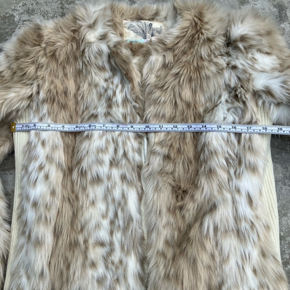Kimchi Blue long sleeve faux fur coat